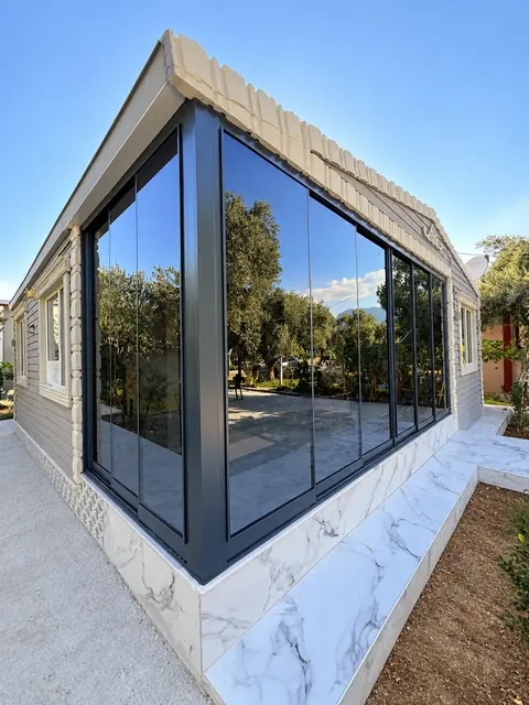 Köşe cam balkon birleşim detayı